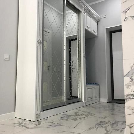 Люкс Апартаменты На Назарбаева Uralsk Extérieur photo